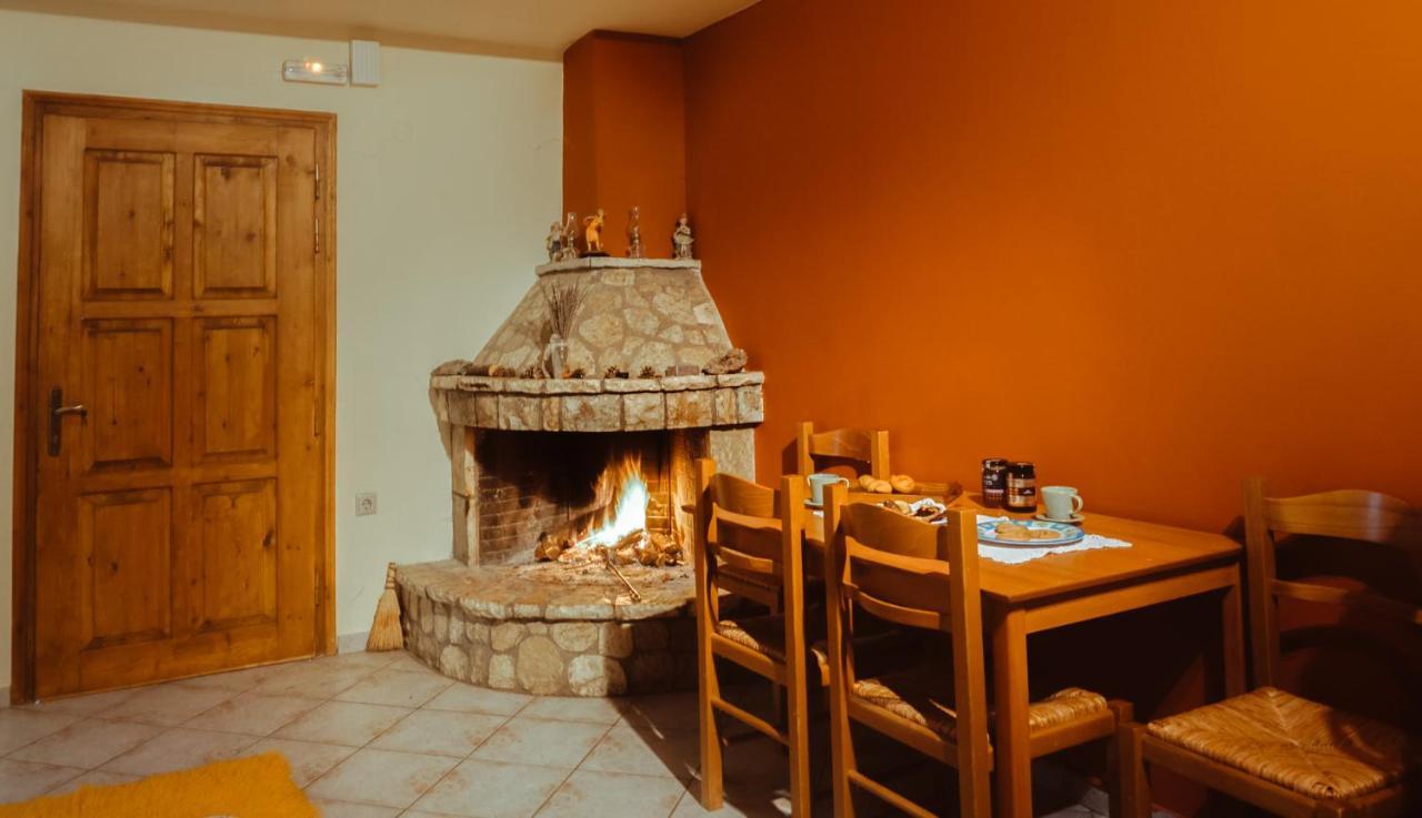 Appartement Mezonetes Helmos à Ano Lousoi Extérieur photo