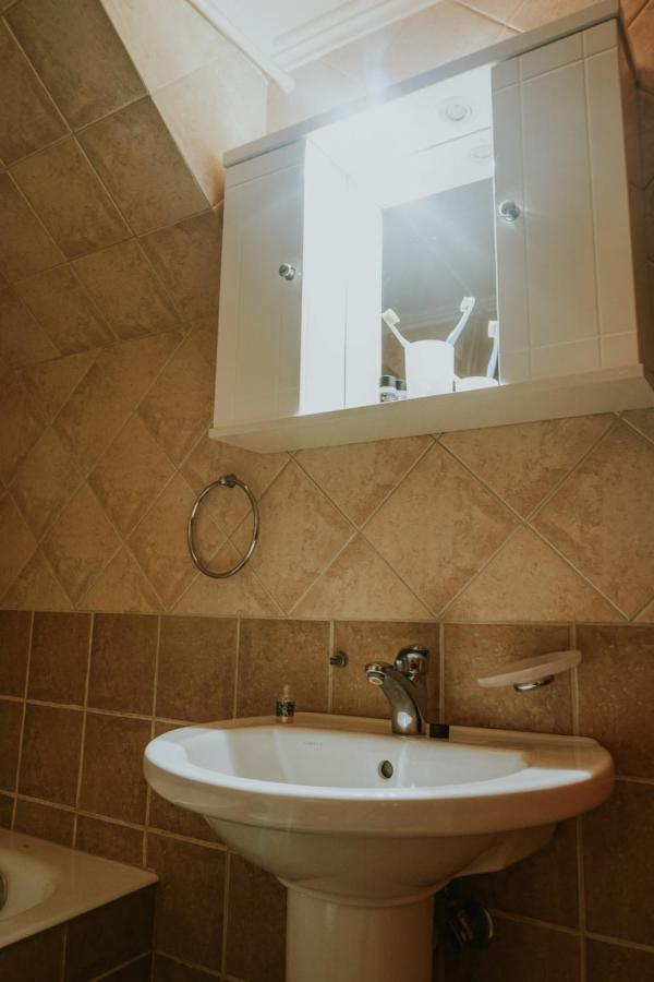 Appartement Mezonetes Helmos à Ano Lousoi Extérieur photo