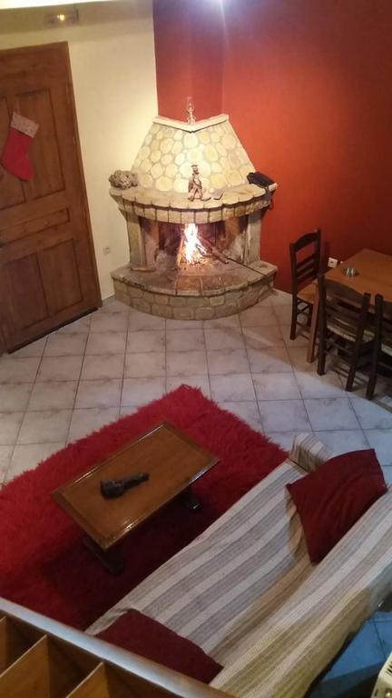 Appartement Mezonetes Helmos à Ano Lousoi Extérieur photo