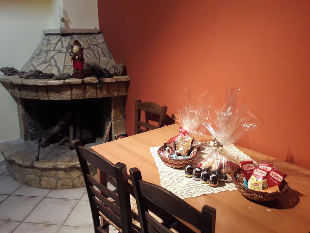 Appartement Mezonetes Helmos à Ano Lousoi Extérieur photo