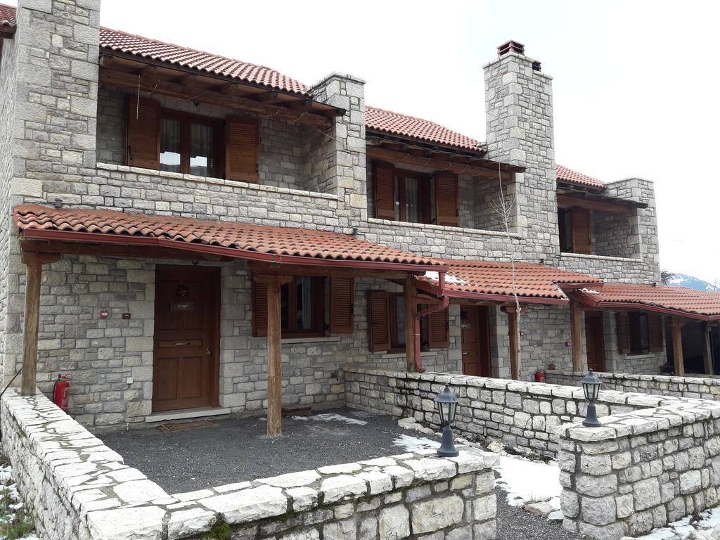 Appartement Mezonetes Helmos à Ano Lousoi Extérieur photo